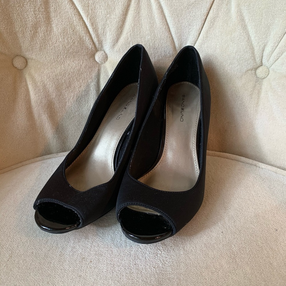 **BANDOLINO** Peep-toe wedges! Sz: 8.5